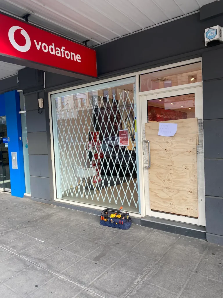 Residential and commercial window glass replacement in Springvale, Clayton, and Noble Park by local glazier QuickSafe