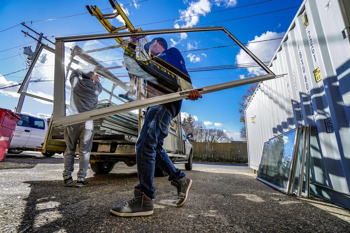 Glazier completing a professional window glass replacement in Sunshine
